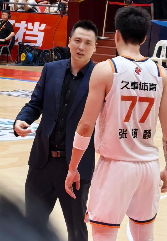 湖人盯上前勇士1.47亿冠军前锋?
